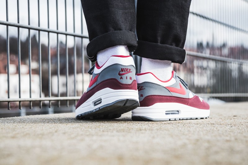 Nike air max on sale 1 premium university red